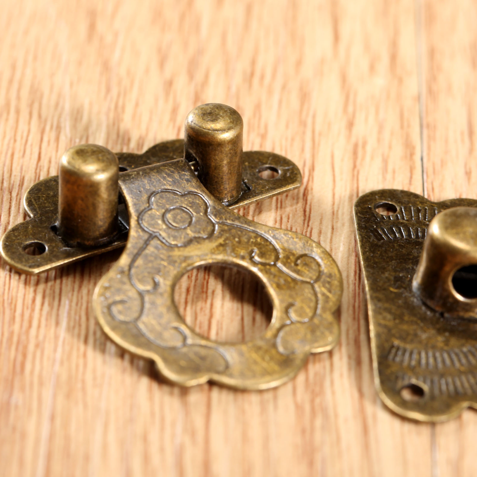 Antique Bronze Hasps ล็อคตกแต่ - Antique Brass Hook บทวิจารณ์และราคา